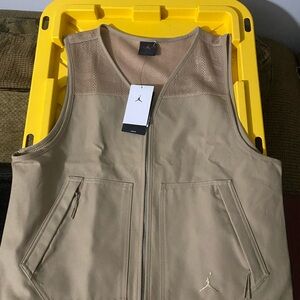 Jordan Men’s Tan Men's Vest Size Small Loose Fit